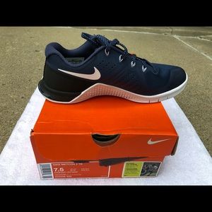 Nike University of Michigan blue Metcon 2TB men’s  7.5